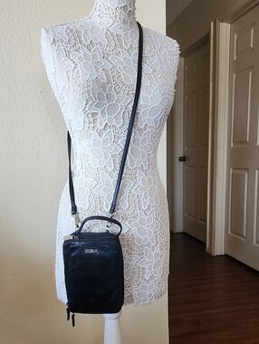 Vintage Perlina Travel Crossbody Passport Black Leather Bag
